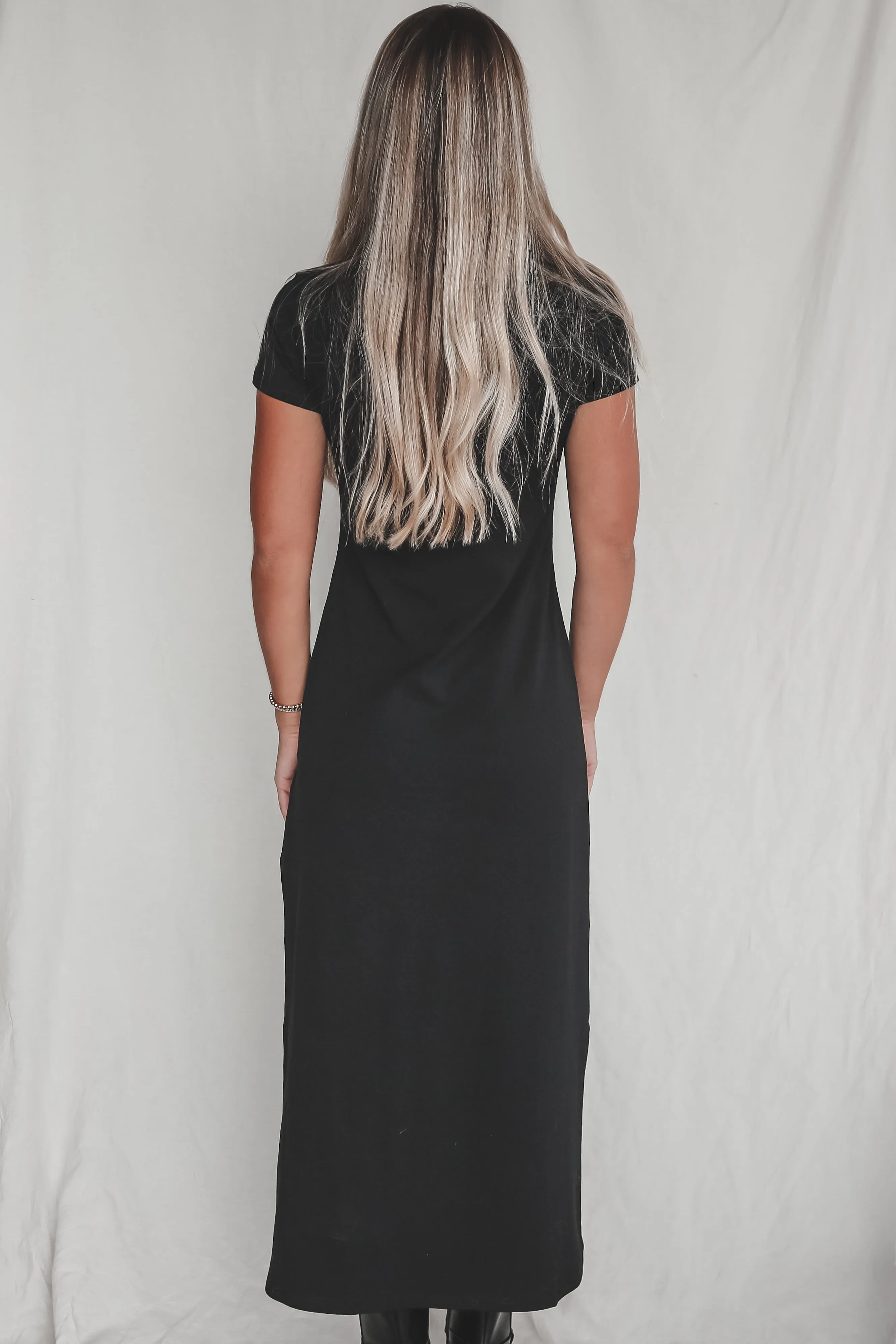 An Every Weekend Look Short Sleeve Maxi Dress