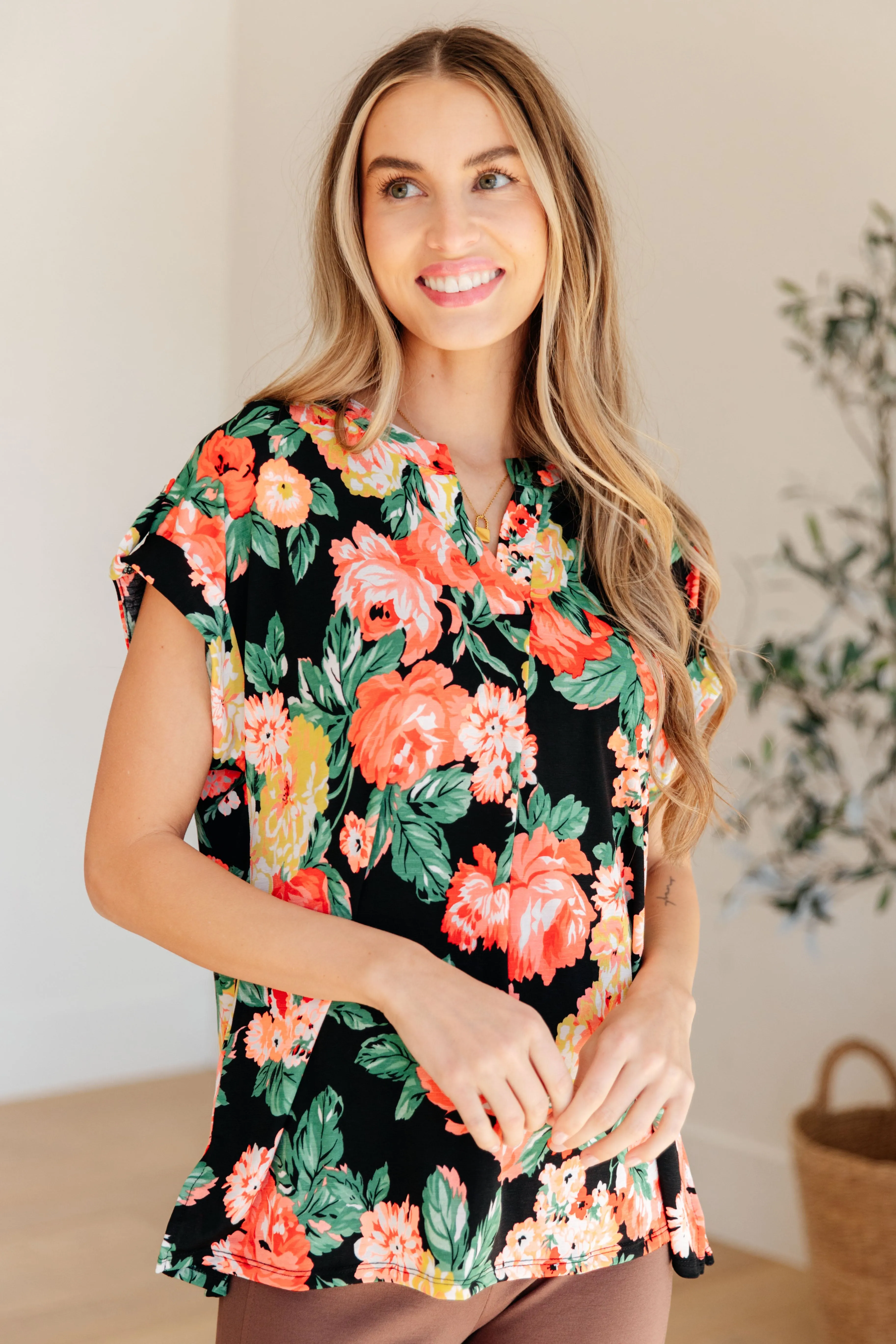 Dear Scarlett Lizzy Cap Sleeve Top in Black Garden Floral