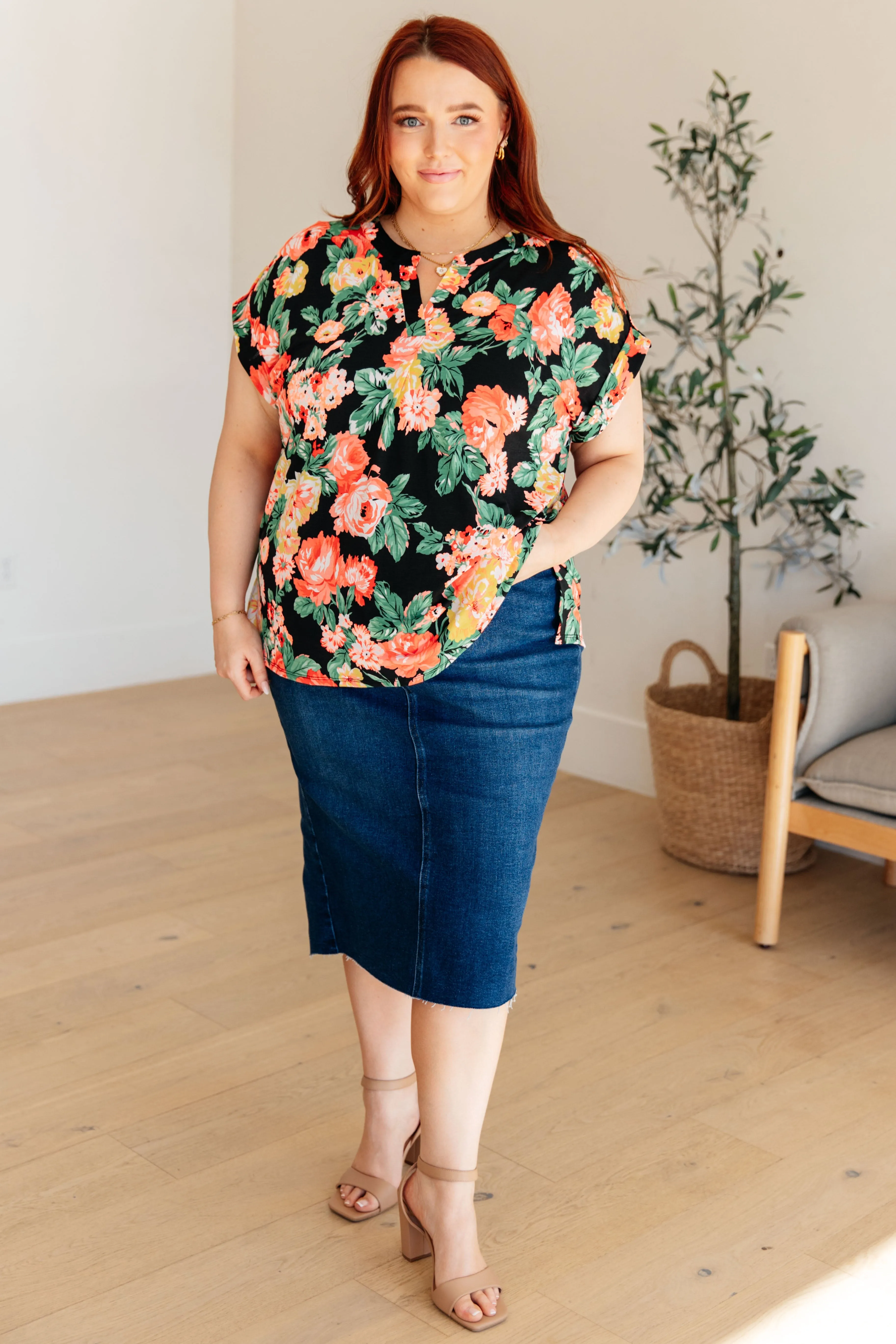 Dear Scarlett Lizzy Cap Sleeve Top in Black Garden Floral