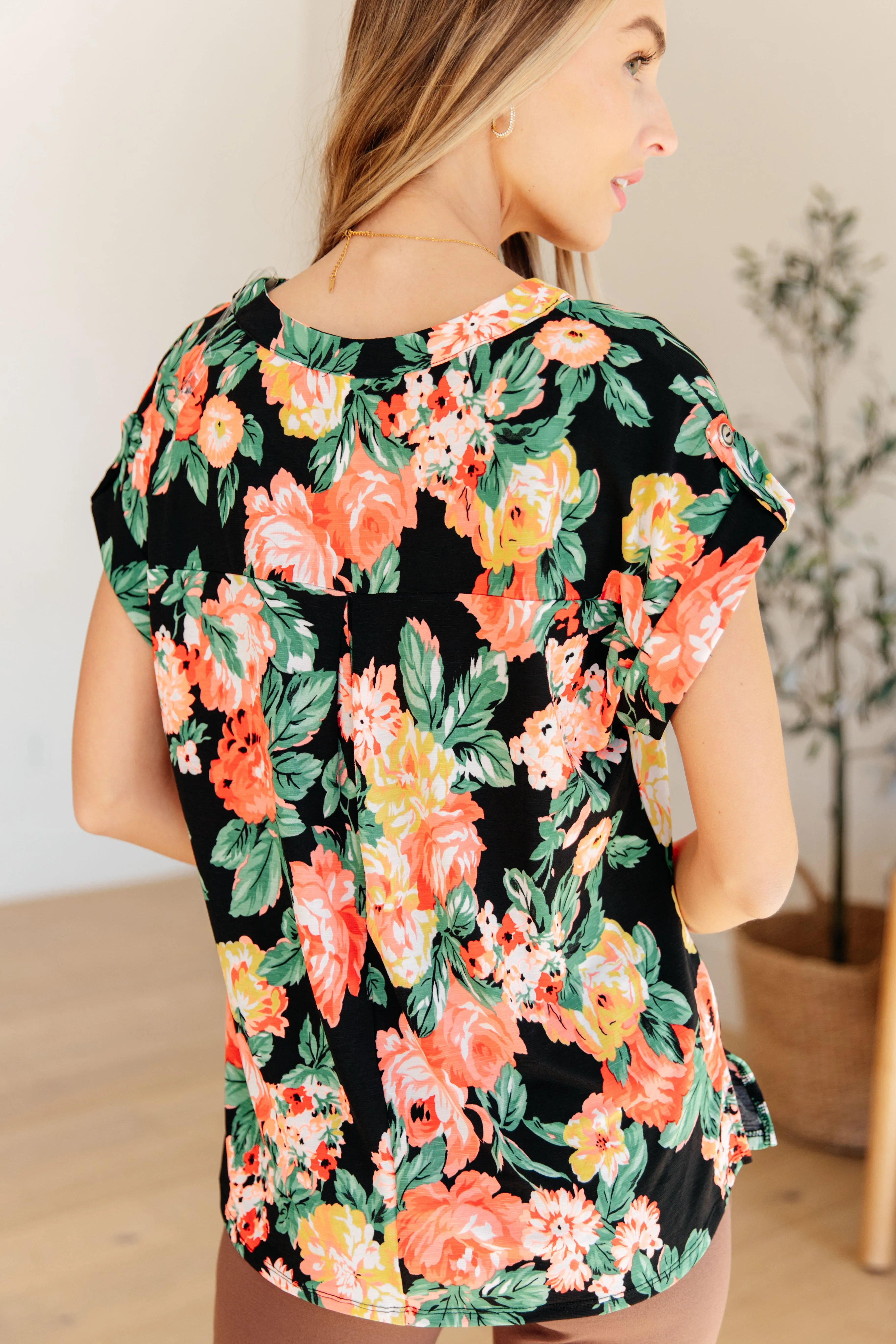 Dear Scarlett Lizzy Cap Sleeve Top in Black Garden Floral