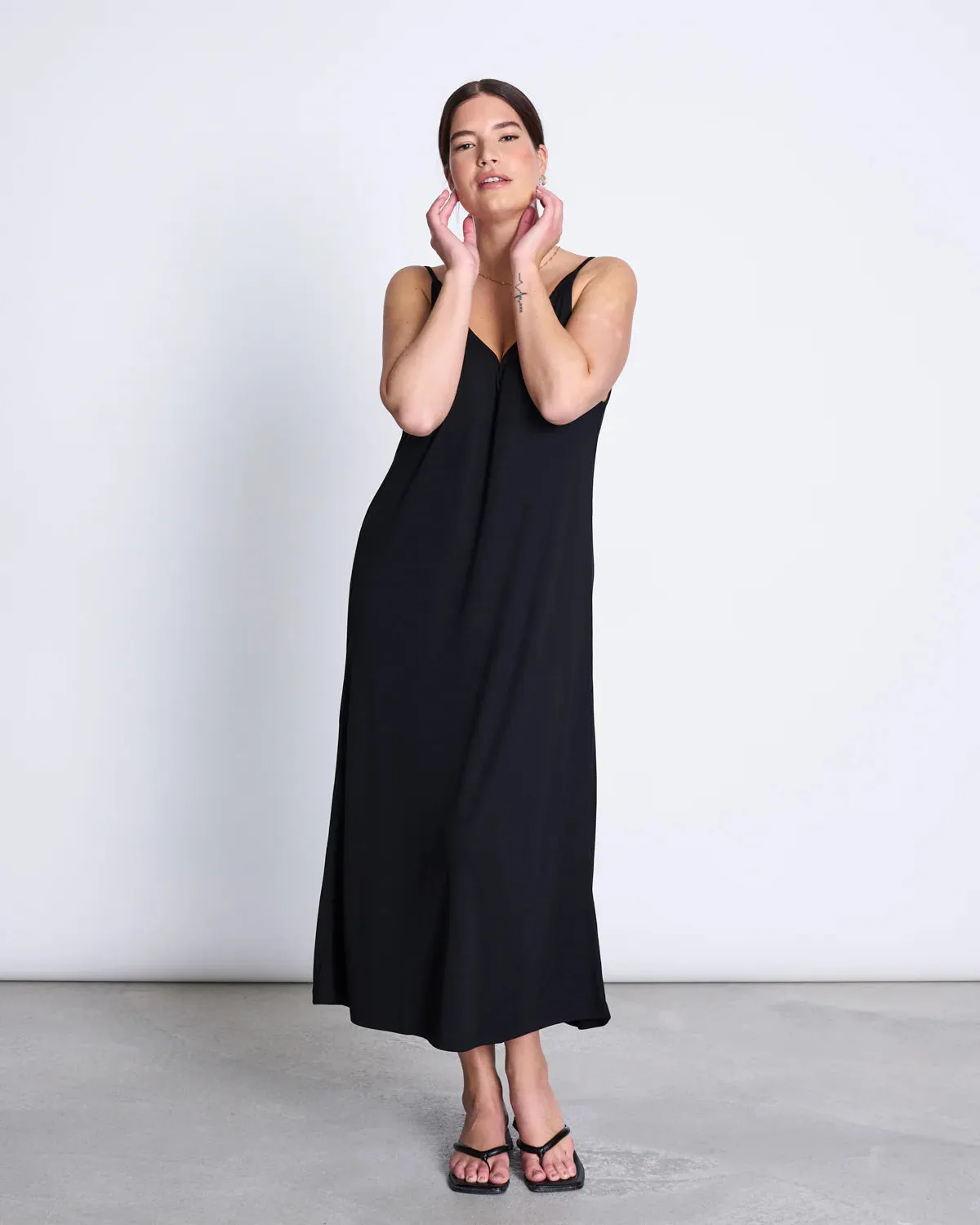 LAST ONE in M - Midi Dress Triangle Flow - Black