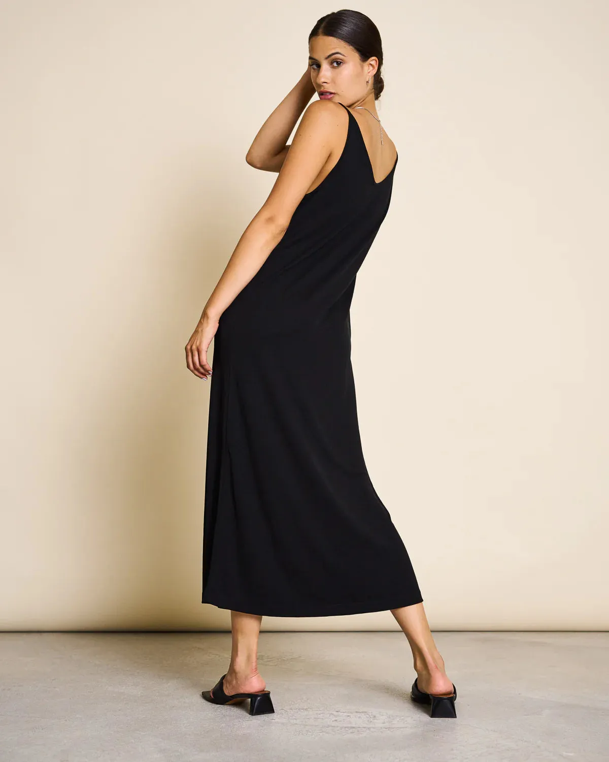 LAST ONE in M - Midi Dress Triangle Flow - Black