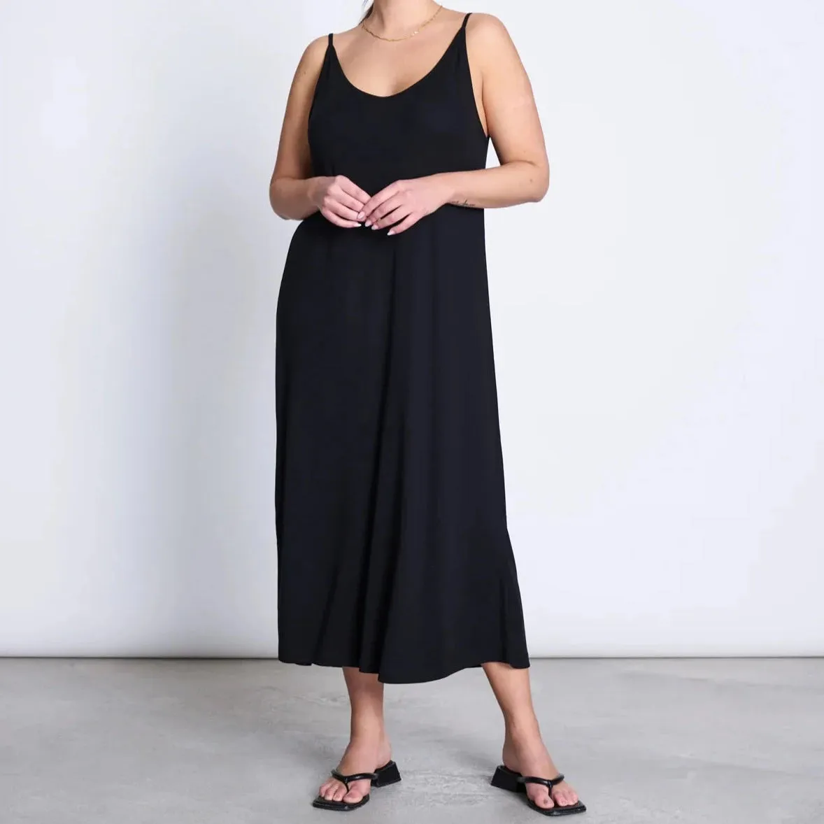 LAST ONE in M - Midi Dress Triangle Flow - Black