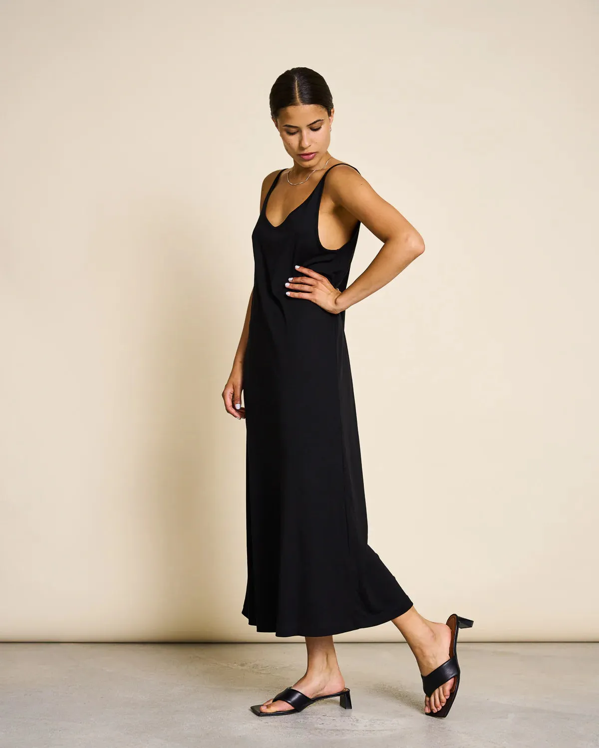 LAST ONE in M - Midi Dress Triangle Flow - Black