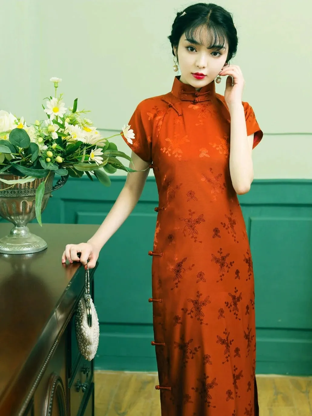 Tie Xu 铁锈 Rust Red 1930s Satin Floral Short Sleeve Qipao